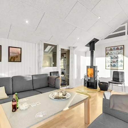 4 Bedroom Amazing In Hvide Sande Vakantiehuis