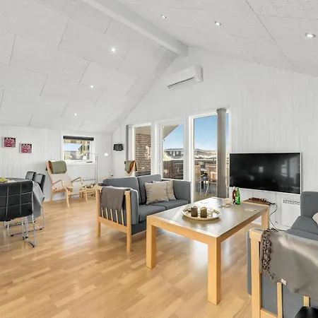 4 Bedroom Amazing In Hvide Sande Bjerregård