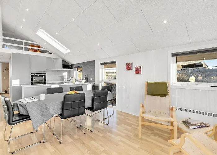 4 Bedroom Amazing In Hvide Sande