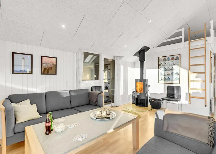 4 Bedroom Amazing In Hvide Sande Prázdninový dům